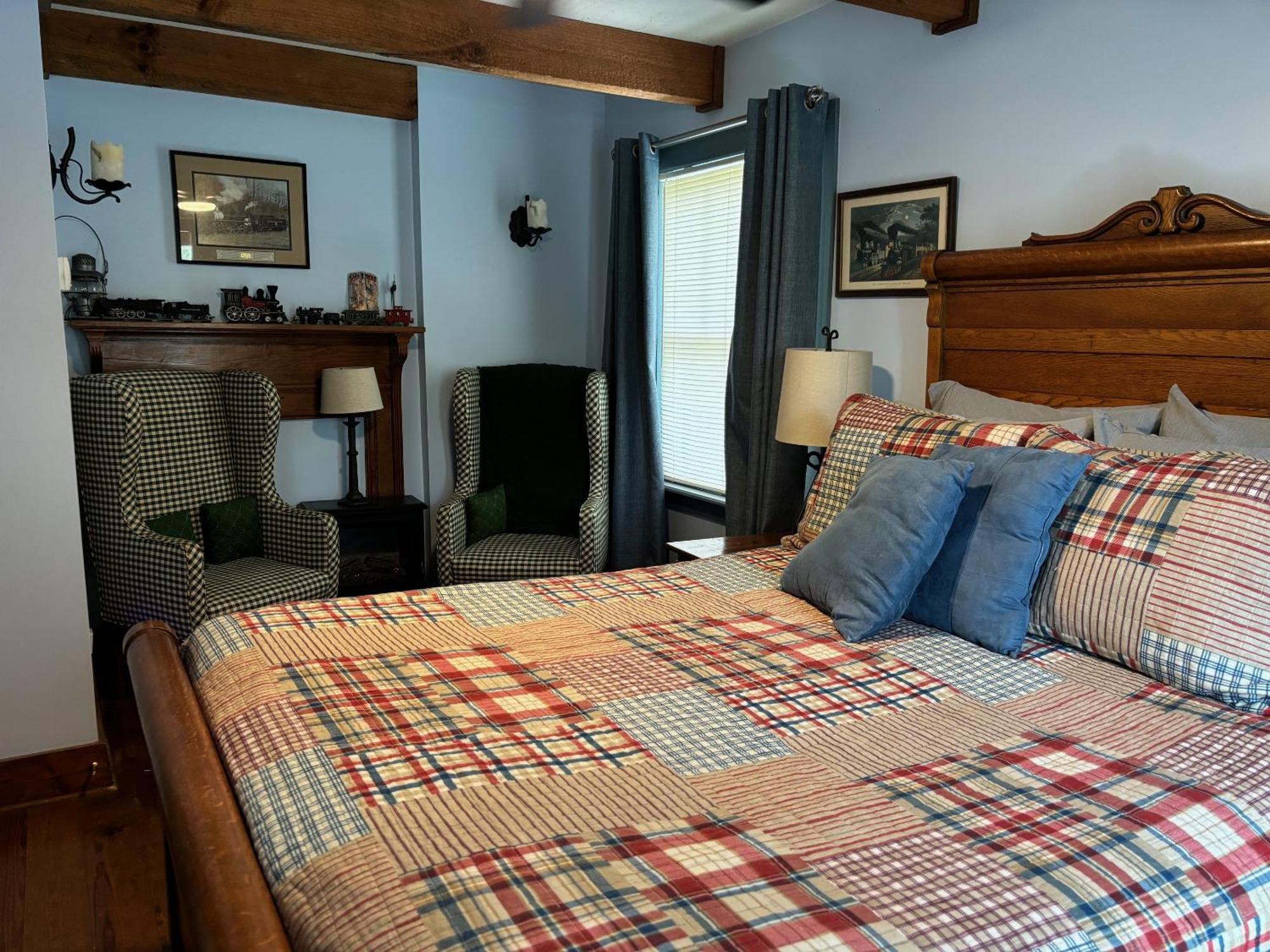 Standard Queen Room